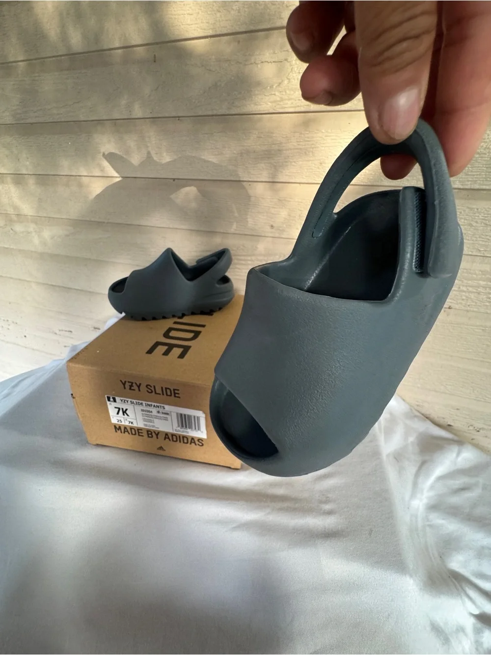 Yeezy Slides Infant 7K in box Gray